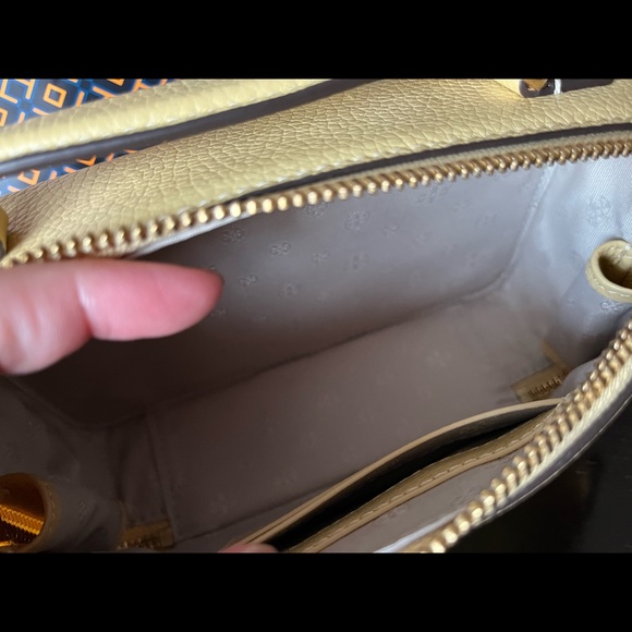 ❌SOLD❌ Tory Burch Britten Crossbody - Picture 4 of 7